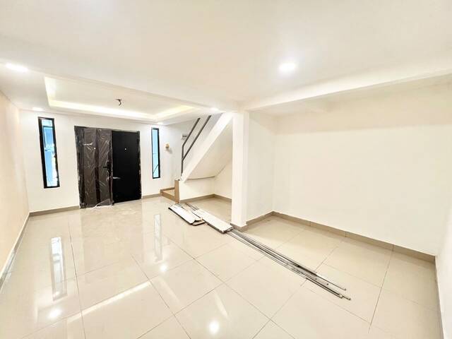 Taman Muhibbah 2 Sty Low Cost,Jalan Jambu Air,Kulai,Senai,Renovated image