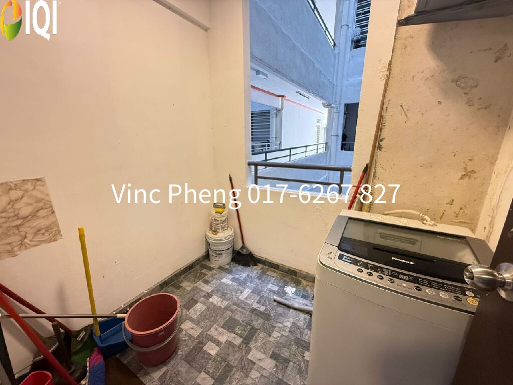 VALUE BUY! 330K WELL MAINTAINED Condo @ The Heights Ayer Keroh image
