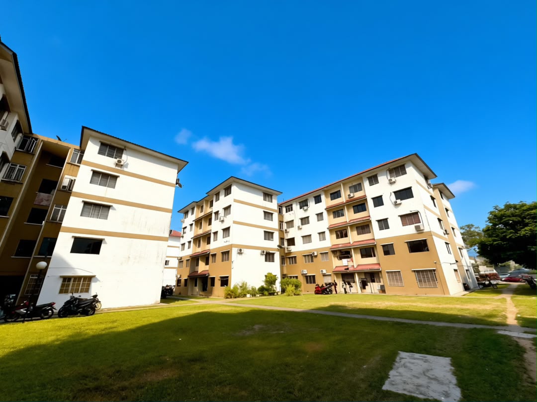 Permas Jaya Medium Cost Flat,Level 5,Full Loan,Johor Bahru,Renovated image