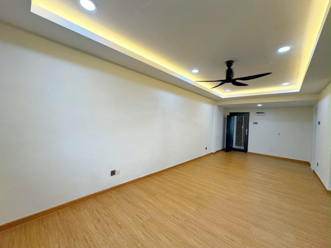 Permas Jaya Medium Cost Flat,Level 5,Full Loan,Johor Bahru,Renovated image