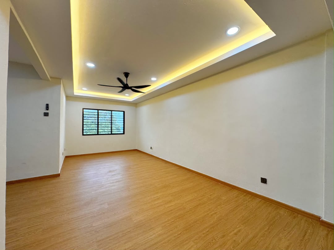 Permas Jaya Medium Cost Flat,Level 5,Full Loan,Johor Bahru,Renovated image