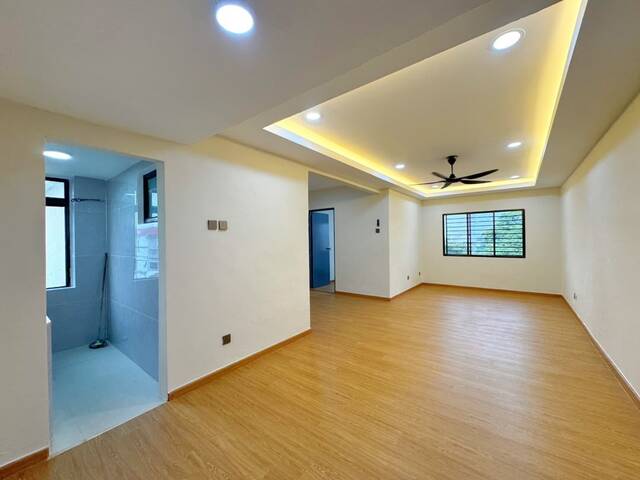 Permas Jaya Medium Cost Flat,Level 5,Full Loan,Johor Bahru,Renovated image