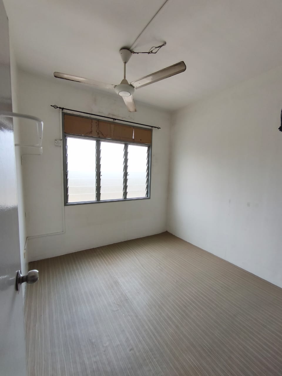 Laman Tasik Panda Medium Cost Flat,Level 3,Taman Redang,Johor Bahru image