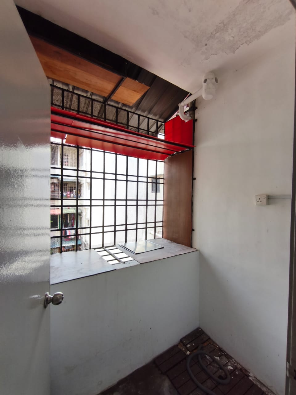Laman Tasik Panda Medium Cost Flat,Level 3,Taman Redang,Johor Bahru image