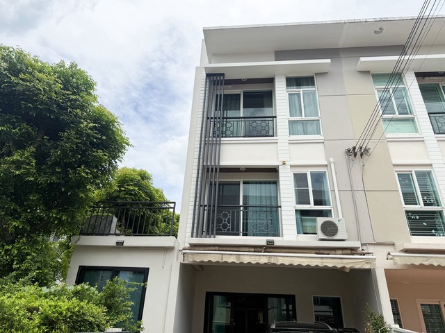 Selling House near Suvarnabhumi airport  Baan Klang Mueng Rama 9  Townhome Rama 9 – Motorway image