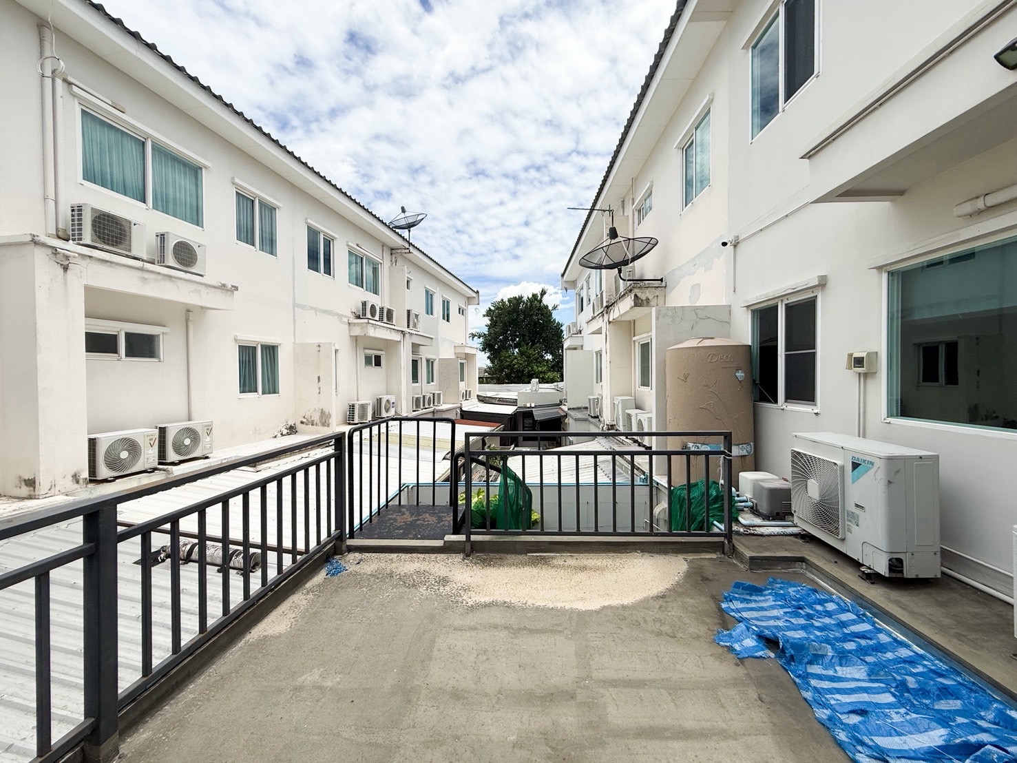 Selling House near Suvarnabhumi airport  Baan Klang Mueng Rama 9  Townhome Rama 9 – Motorway image
