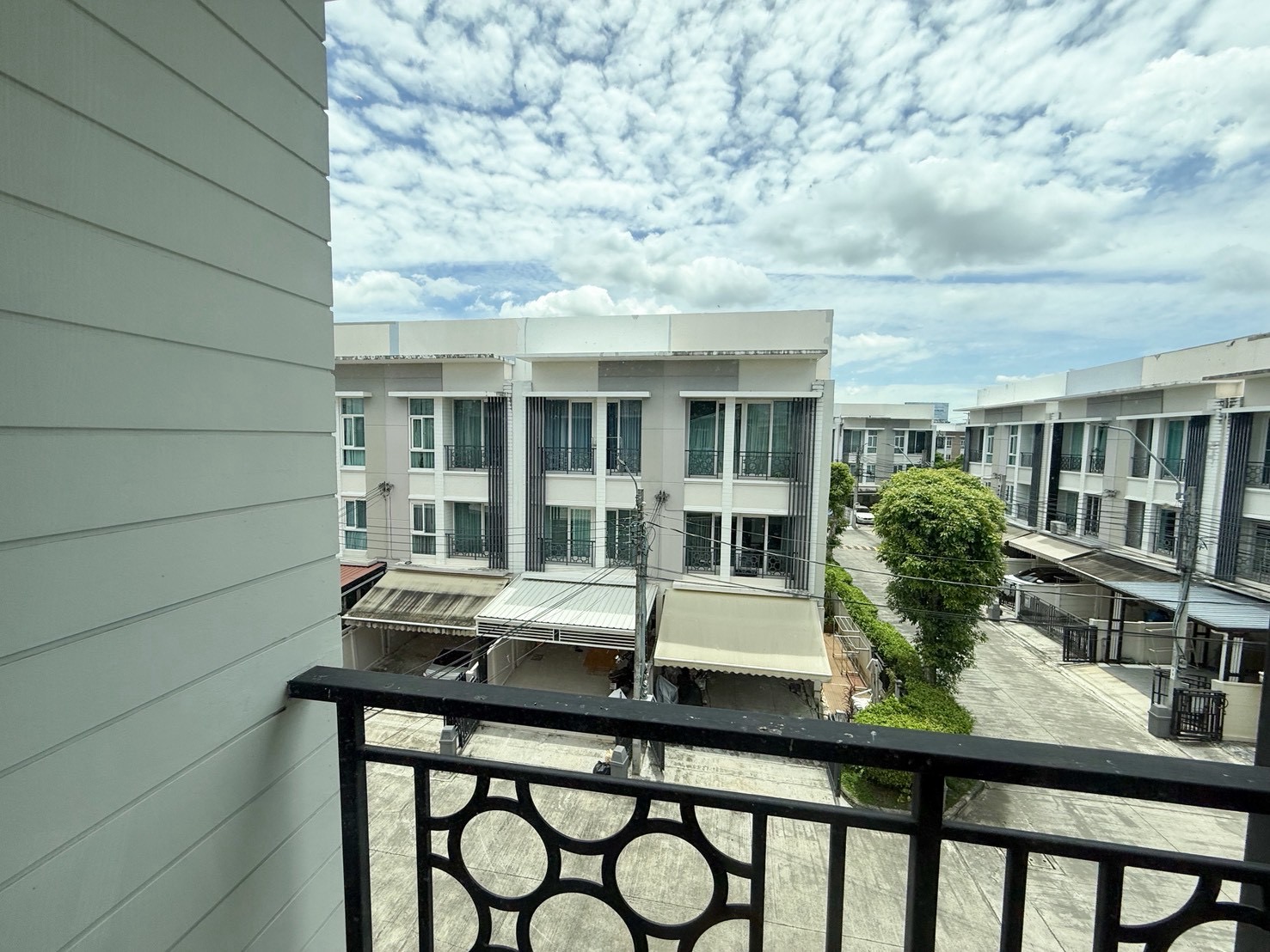 Selling House near Suvarnabhumi airport  Baan Klang Mueng Rama 9  Townhome Rama 9 – Motorway image