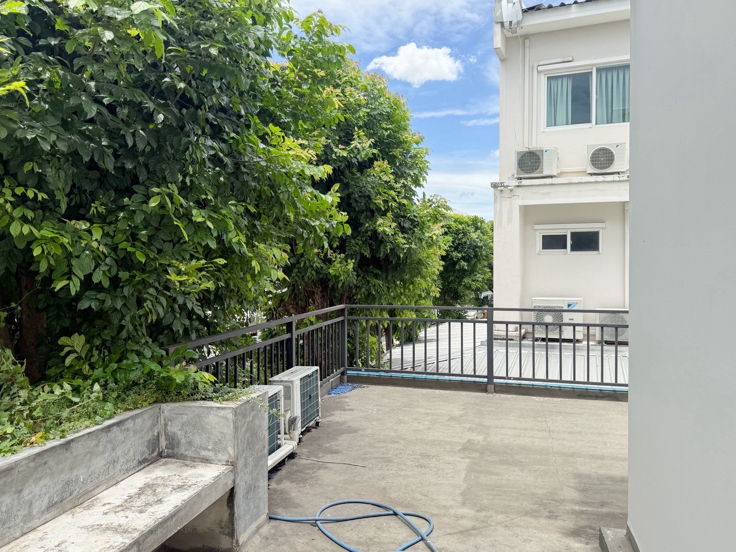 Selling House near Suvarnabhumi airport  Baan Klang Mueng Rama 9  Townhome Rama 9 – Motorway image