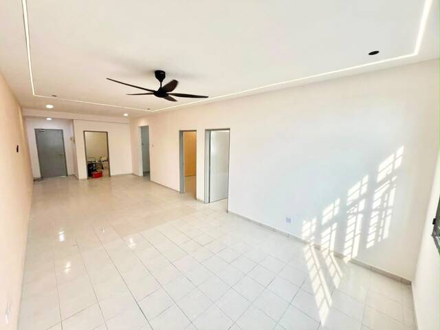 Molek Ria Rmmj Apartment,Taman Molek,Johor Bahru,Renovated,High Floor photo