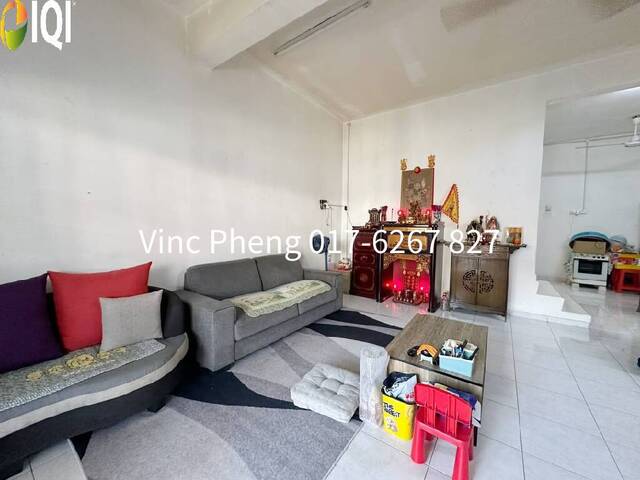 HOT PROPERTY! 4R3B Double Storey Terrace near TOWN @ Taman Pandan Indah