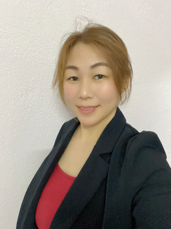 Emily Low profile picture