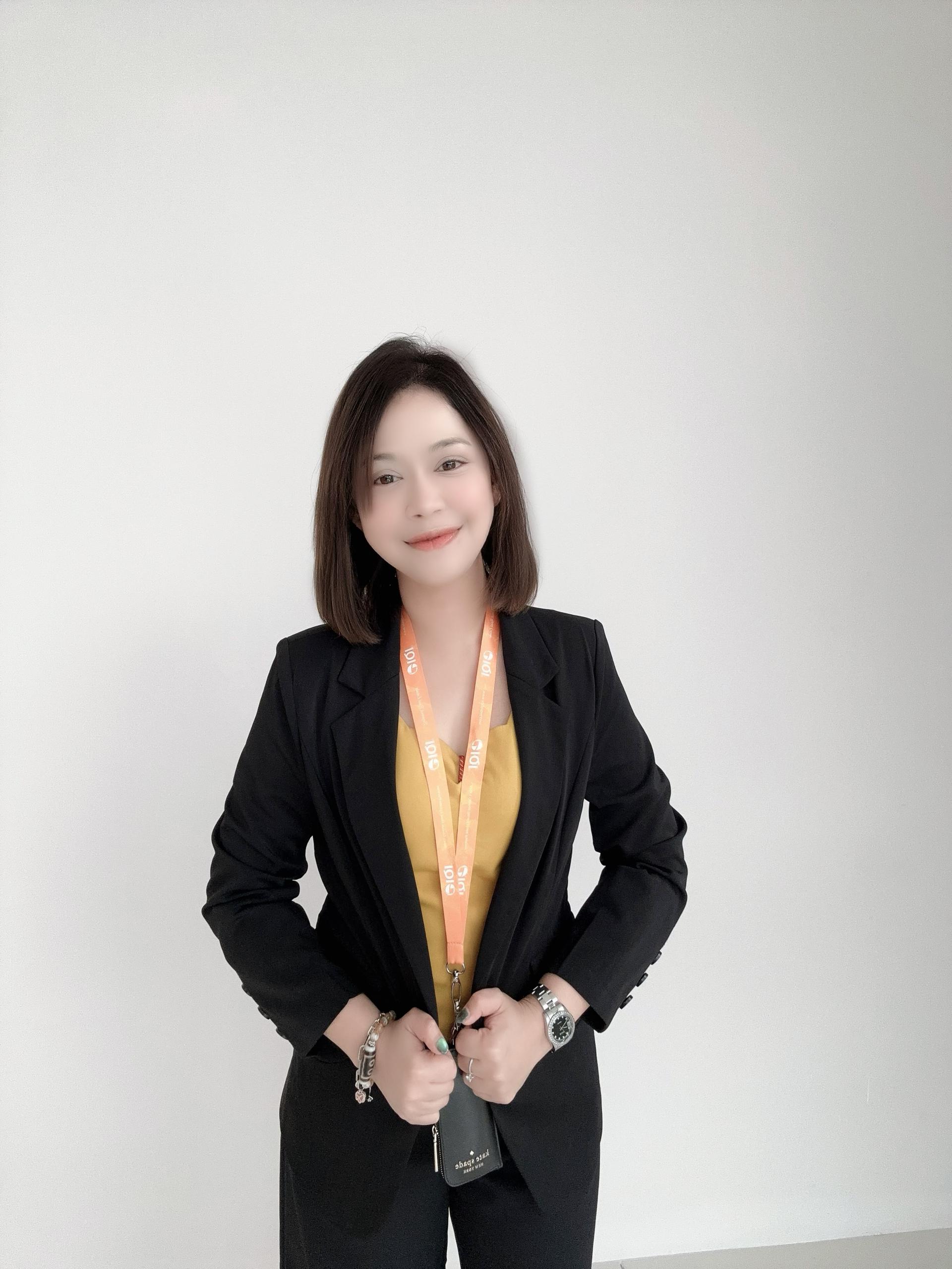 CHRISTINA HO profile picture